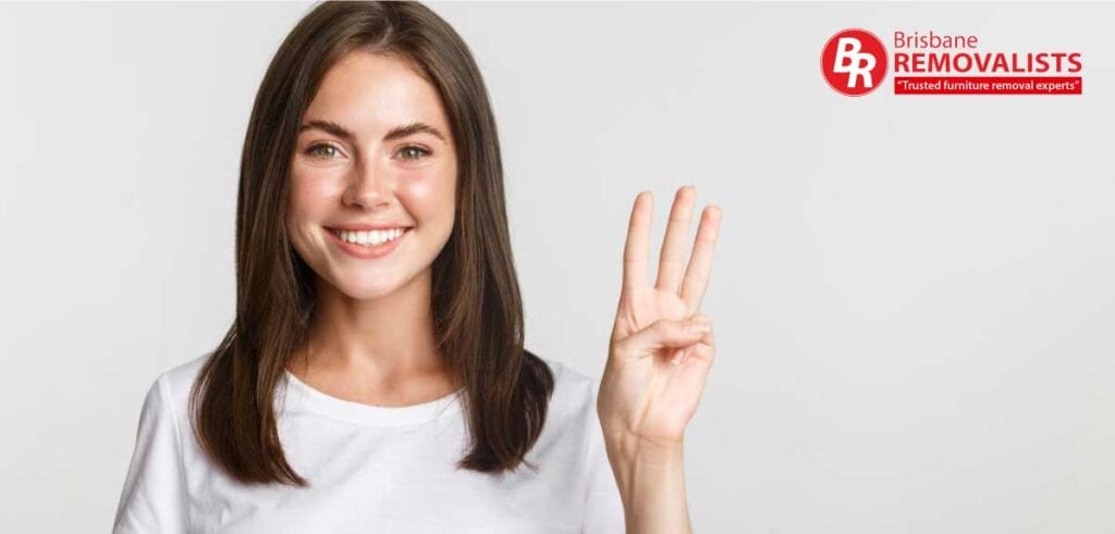3 cardinal points for moving house stress free article feature image of a smiling woman holding up 3 fingers
