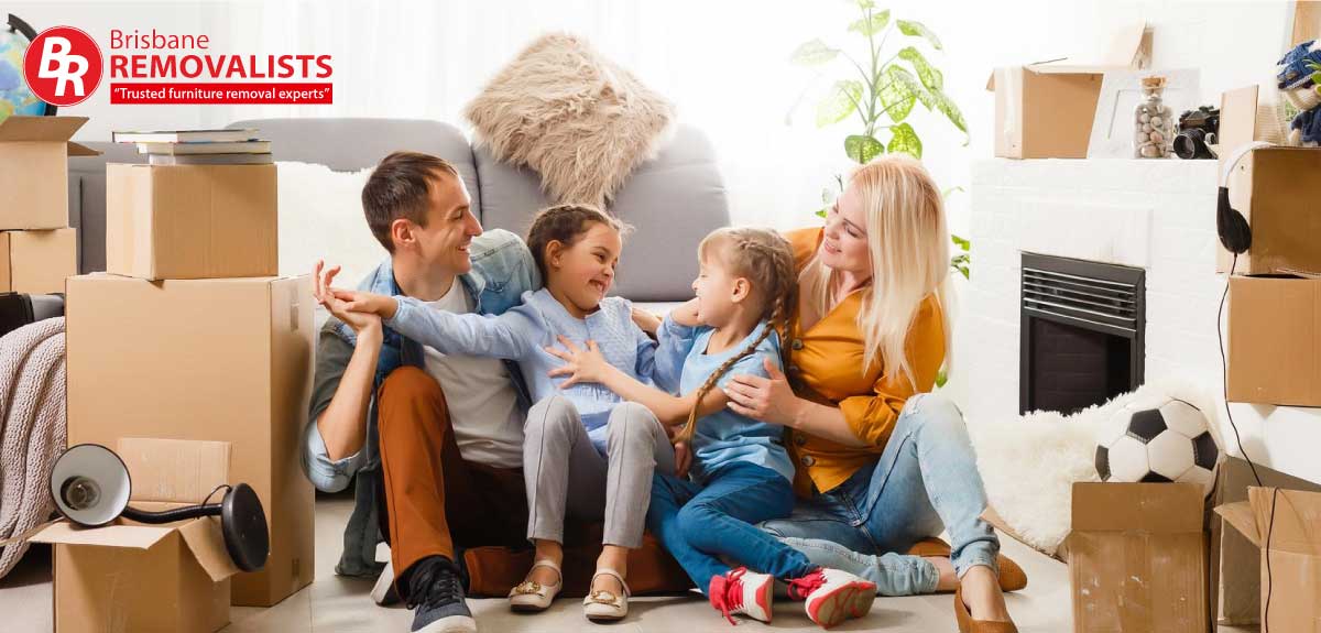 Moving mistakes to avoid article feature image of a happy family